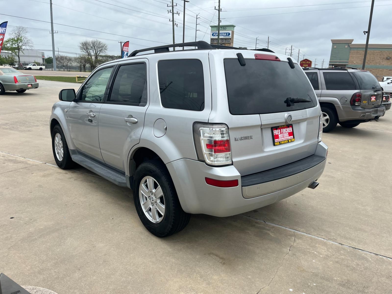 2009 SILVER /gray Mercury Mariner V6 2WD (4M2CU81G49K) with an 3.0L V6 engine, 6-Speed Automatic transmission, located at 14700 Tomball Parkway 249, Houston, TX, 77086, (281) 444-2200, 29.928619, -95.504074 - Photo #4